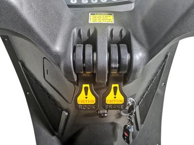 ロック＆パーキングブレーキハンドル